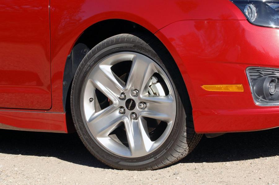  Ford Fusion Sport 2010 года  (фото 23 из 37)